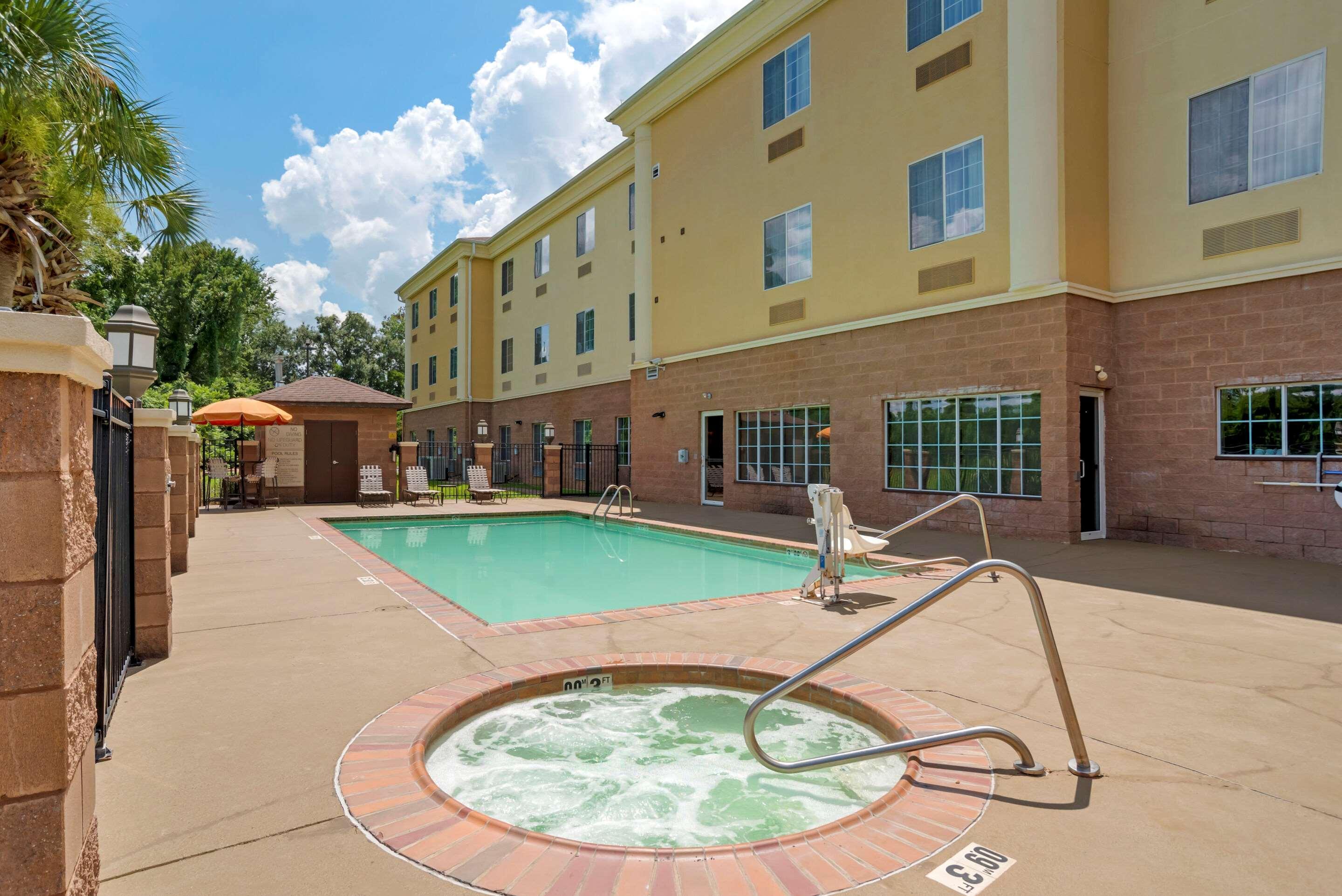 Comfort Suites Alexandria Exterior foto