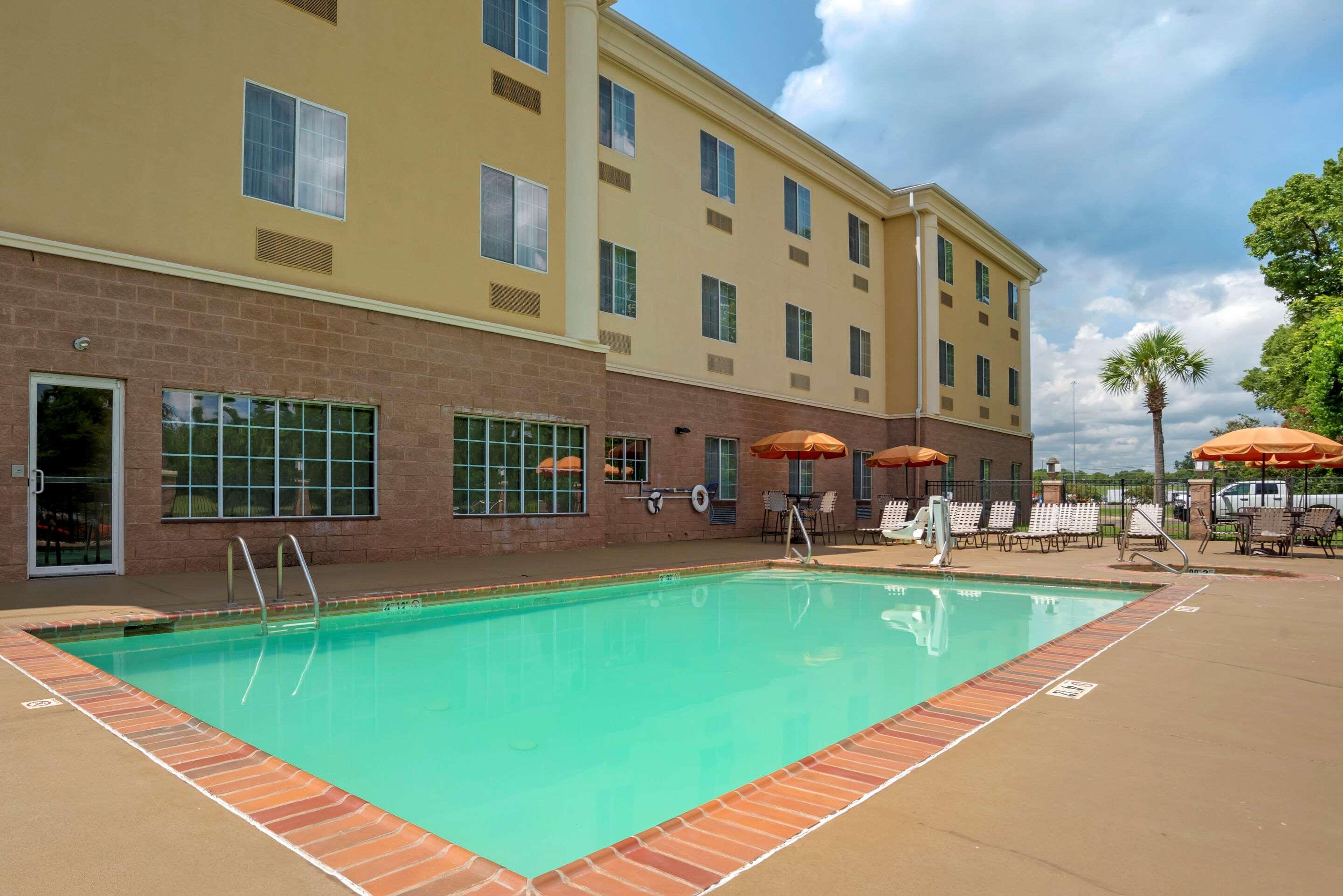 Comfort Suites Alexandria Exterior foto